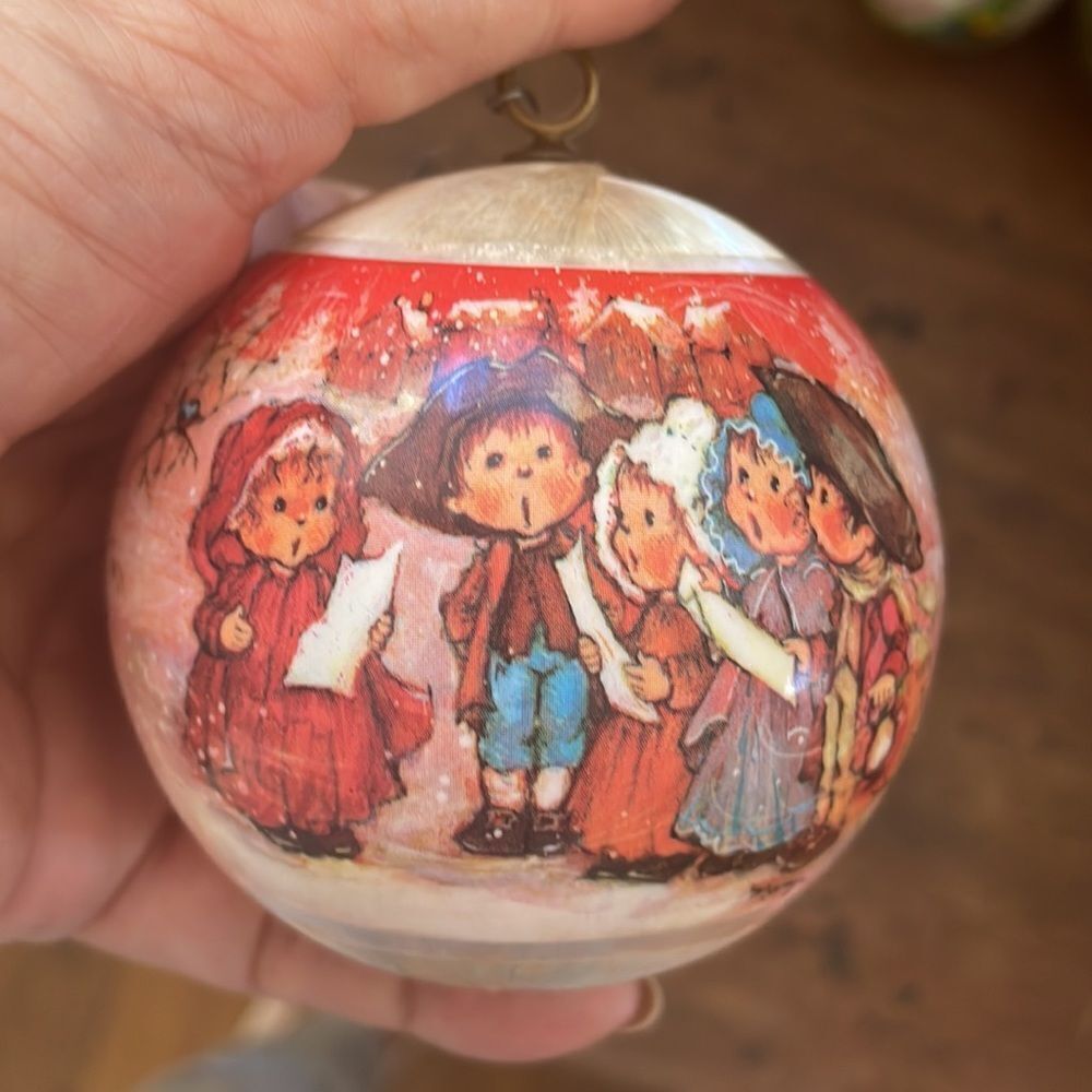 Collection of 4 vintage satin wrapped Christmas tree ornaments‎ - Picture 2 of 15